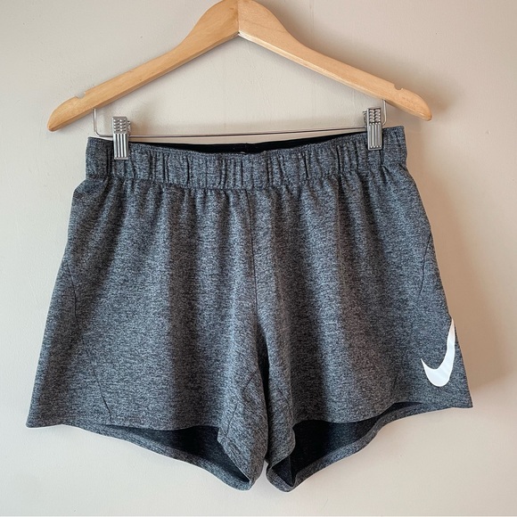Nike Pants - ♦️Nike | Sz Medium Active Shorts